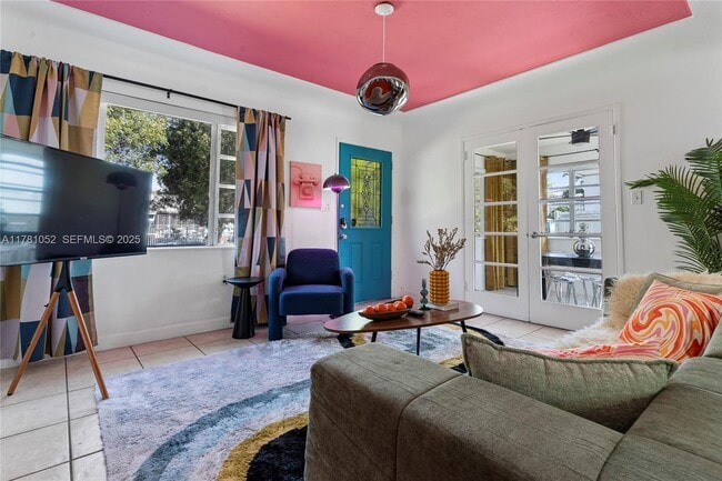 Photo - 260 NE 45th St