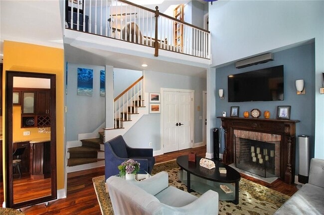 Building Photo - 75 Pelham St Unit C