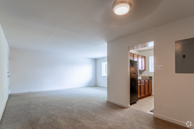2 BR, 1 BA - 945 SF