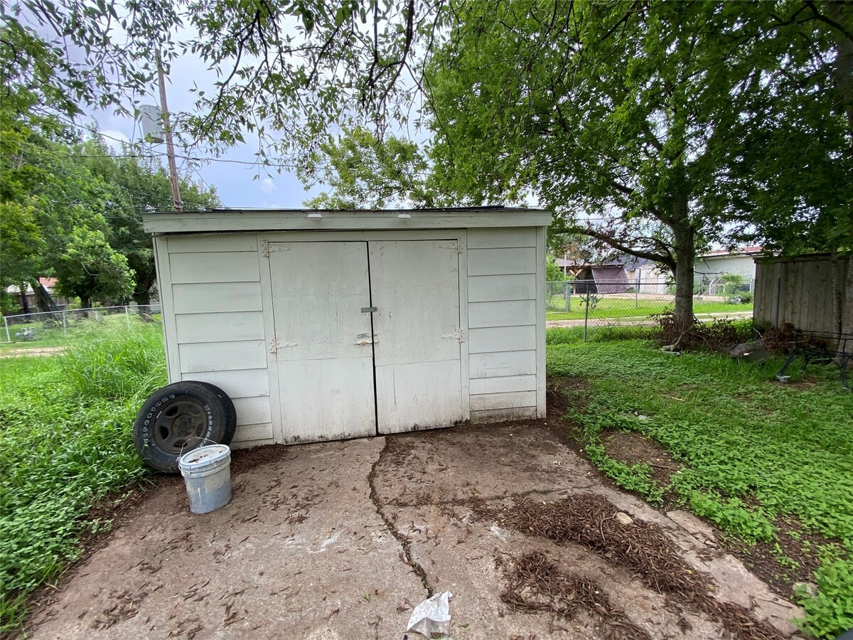 Photo - 612 N Avenue B