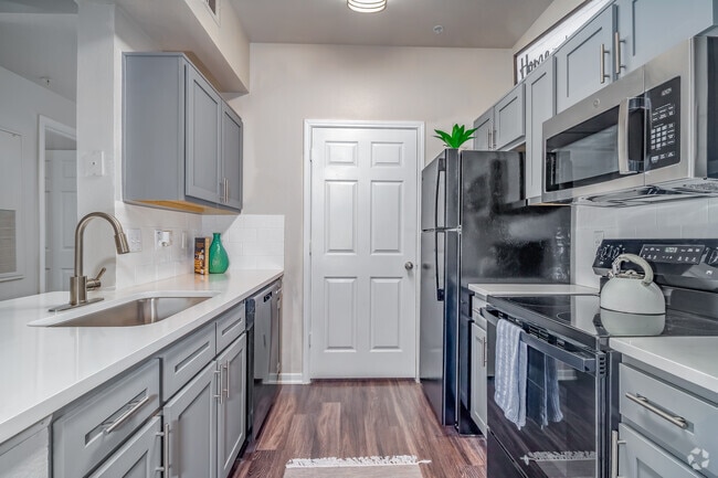 1BR, 1BA - 752SF - Kitchen