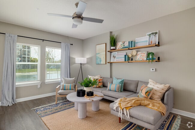 2BR, 2BA - 1,038SF - Living Room