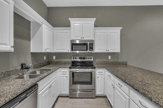 Photo - 210 SW Laurel Dr Townhome