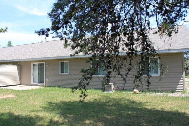 Photo - 3 Bedrooms, 1 Bathroom Single Family Home on End in Brainerd, MN w/2 car attached garage