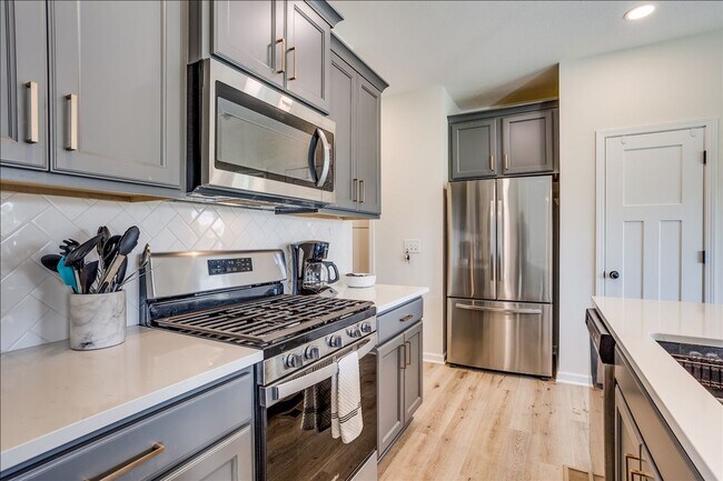 Photo - BEAUTIFUL 5 BEDROOM HOME  WITH LAKE VIEW A...