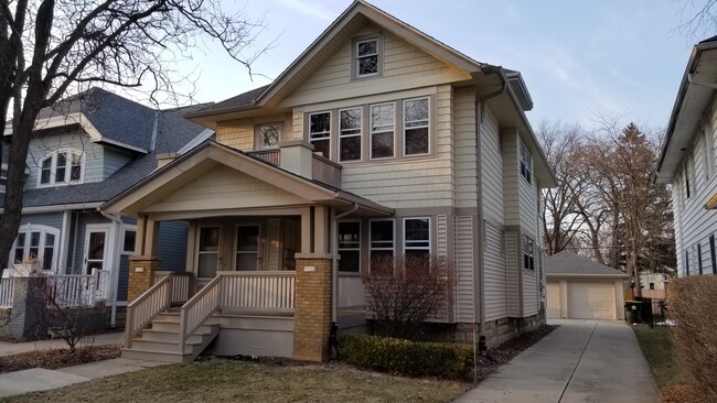 Building Photo - 1522 E Marion St Unit Lower Rental
