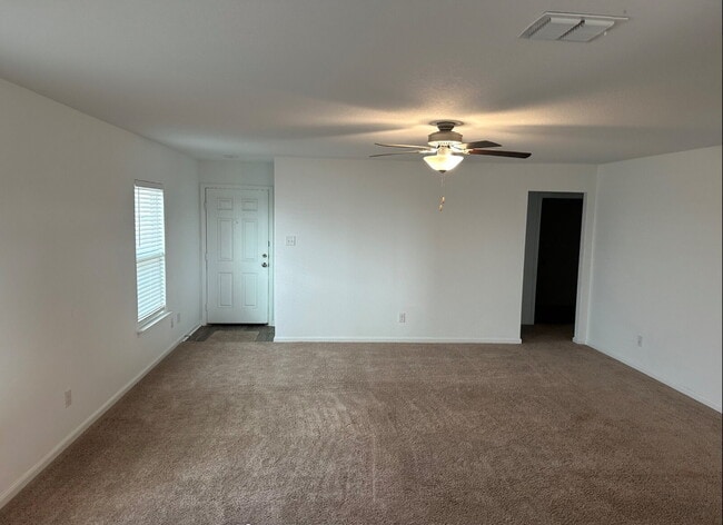"Charming 3-Bed Oasis with Granite Touches... - "Charming 3-Bed Oasis with Granite Touches... Apartment