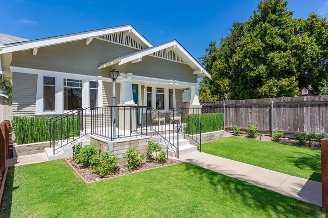 Photo - Modern Kensington Cottage