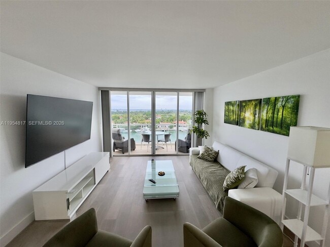 Building Photo - 5600 Collins Ave Unit 10L