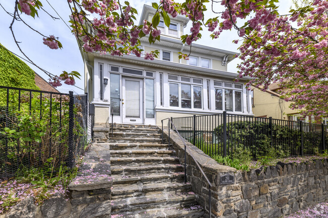 Building Photo - 291 Delavan Ave Rental