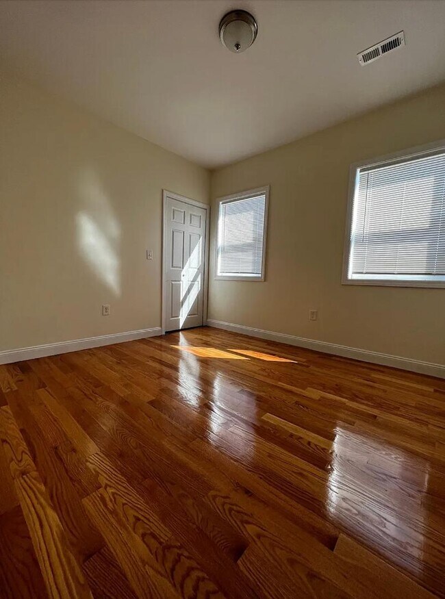 57 Woodford St