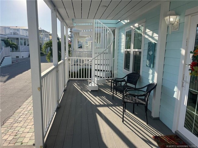 Photo - 118 NE Bay Dr