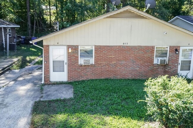 Photo - 602 Barton St