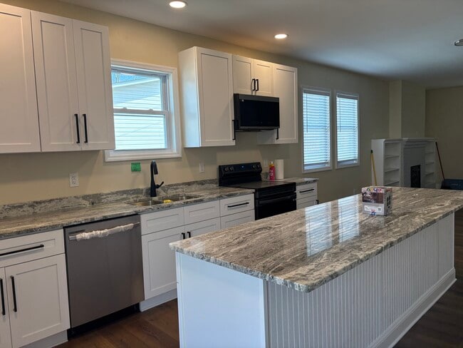 Photo - 214 Lamont St