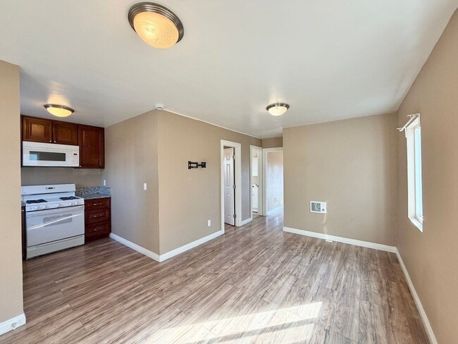 Building Photo - 4041-43 National Ave Unit 4043