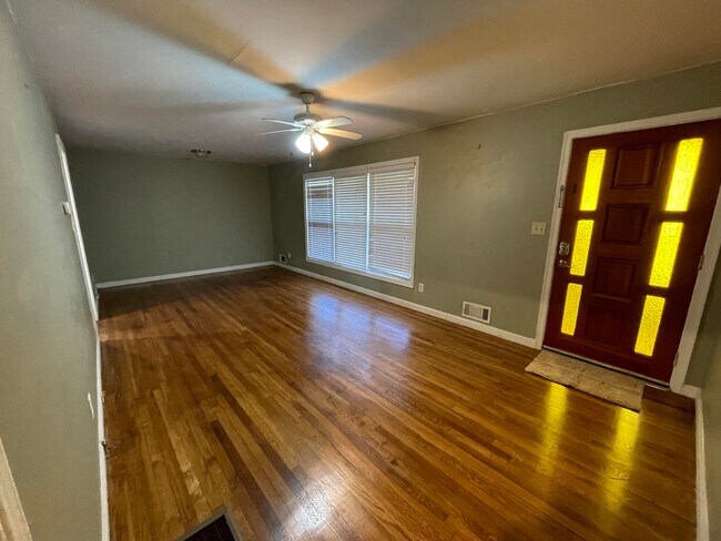 Photo - 1211 Robinwood Rd