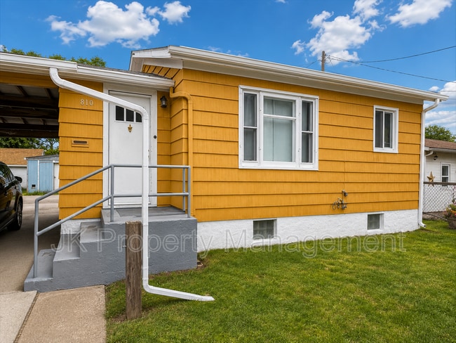 Building Photo - 816 2nd Ave SW