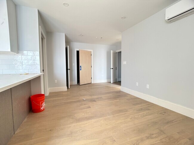 Photo - 12 Surrey St