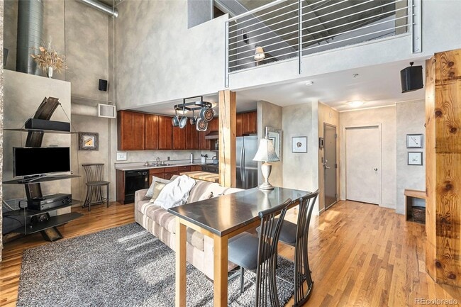 Building Photo - Beautiful One Bedroom Loft in Golden Triangle.