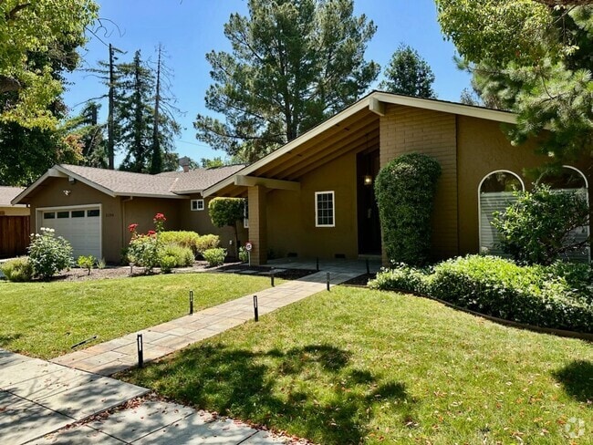 Building Photo - Recently Remodeled Home- Gourmet Kitchen- ...
