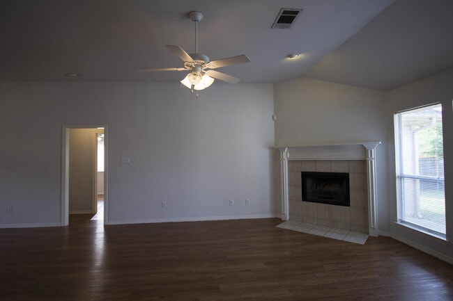 Photo - 5208 Whiting Way