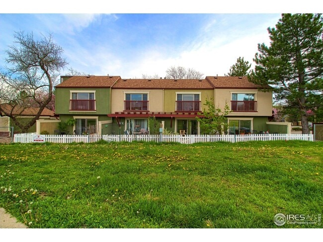 Photo - 855 W Moorhead Cir