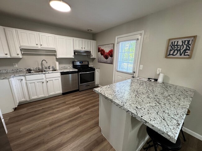 Photo - 3 Bedroom 2 Bath house in Bettendorf