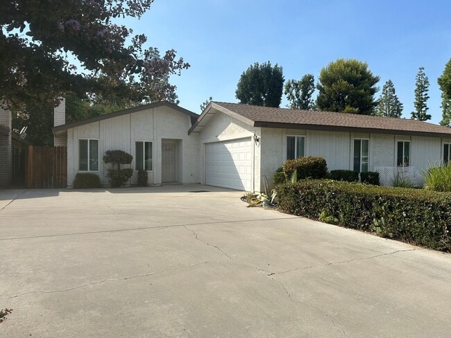 Building Photo - 409 Quailridge Rd Unit 409 Quailridge Rd  A Rental