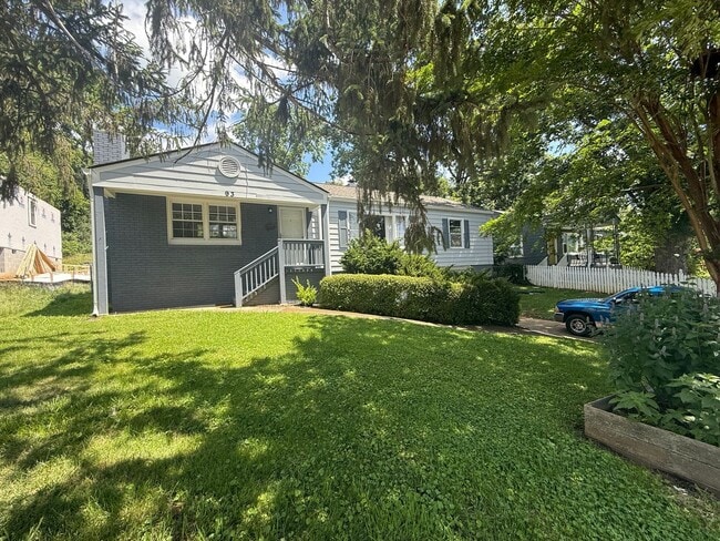 Building Photo - Walking distance to Merrimon Ave and the B... Rental