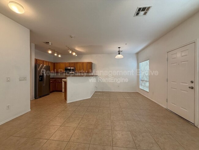 Building Photo - 1702 E Bell Rd Unit 104