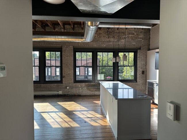 2BD - #200 - Entry - The Shop Lofts