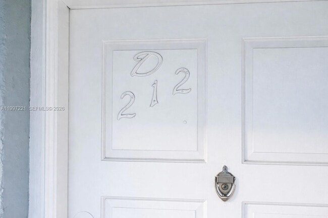 Photo - 1755 W 60th St Unidad D212