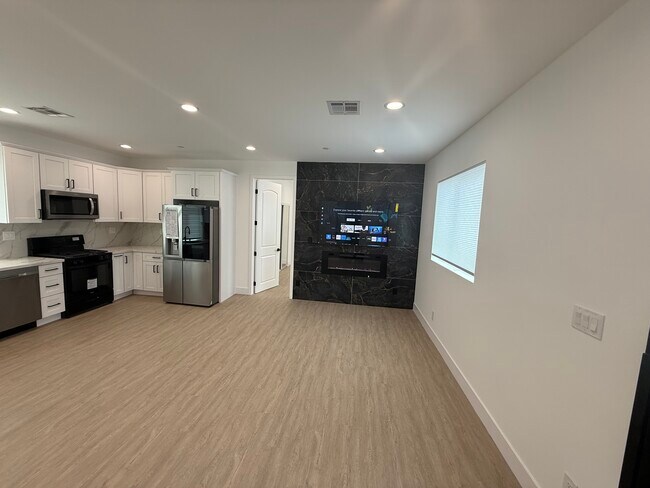 Building Photo - 20408 Devonshire St Unit 1 Rental
