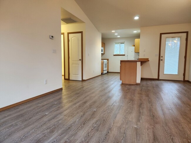 Photo - 240 Poplar St