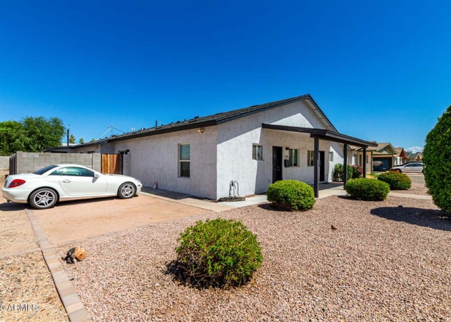 Photo - 1558 W 5th St Unidad 1