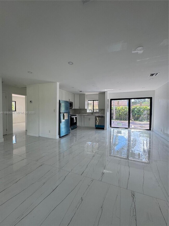 Photo - 3030 Arthur St