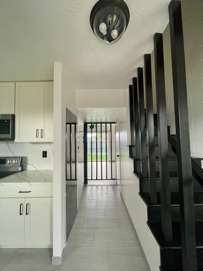 Photo - 925-925 North Rd