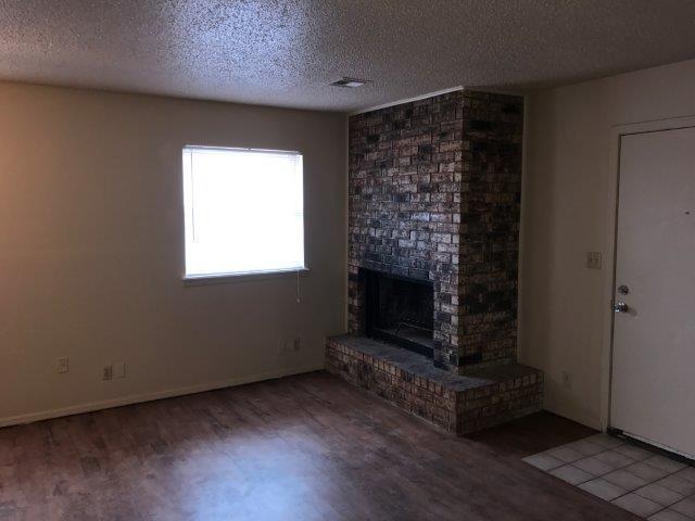 Photo - 2 bed one bath, spacious bedrooms, fenced ...