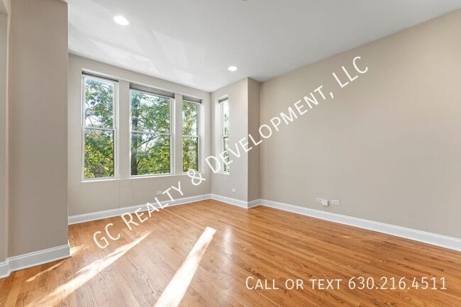 Photo - 1924 N Honore St Unidad 3F