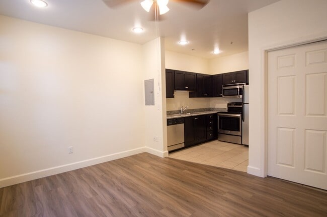 Photo - Contemporary Studio in Sullivan's Gulch! Unit 05