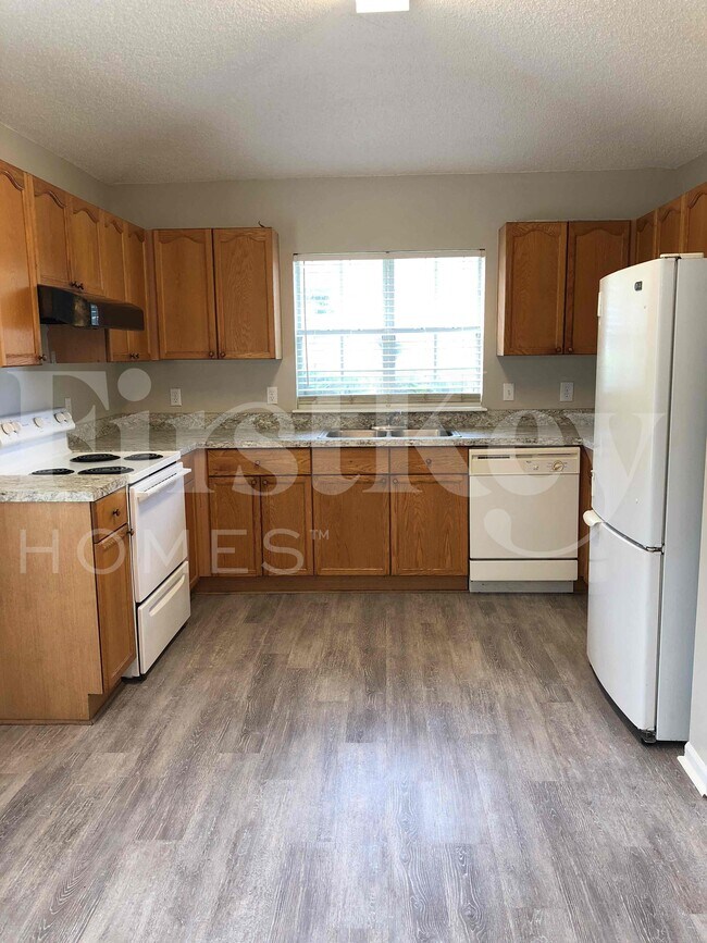 Photo - 2137 Featherwood Dr W