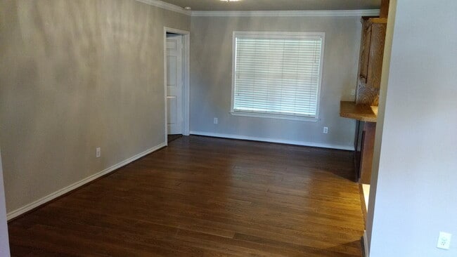 Photo - 3/2/2 open space concept in Tech Terrace.Large backyard