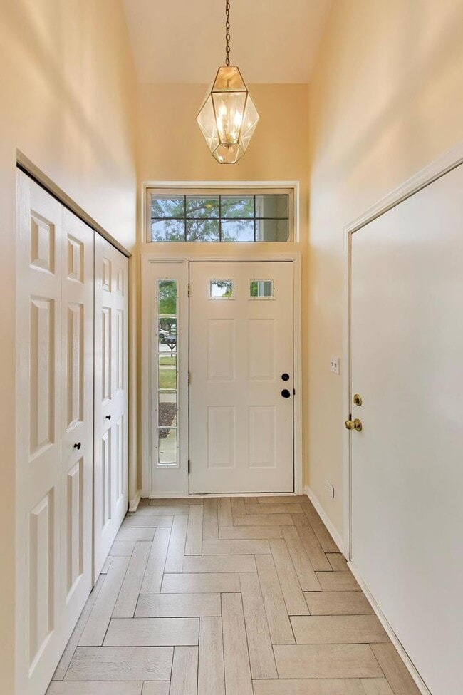 939 Charlela Ln