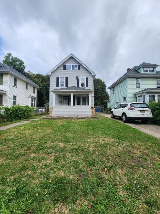 Three Bedroom Single Family Home! - Three Bedroom Single Family Home!
