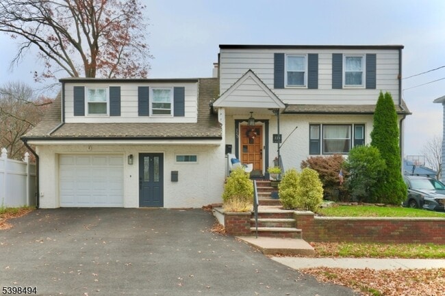 Building Photo - 220 E Munsell Ave