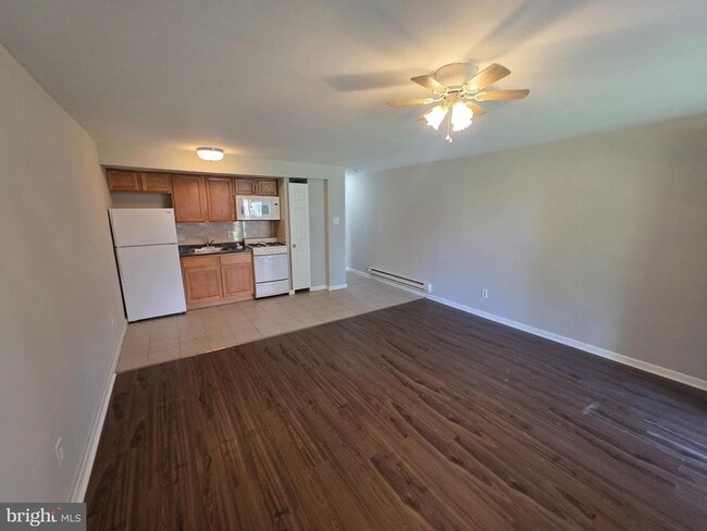 Building Photo - 6935 N 15th St Unit I1 Rental