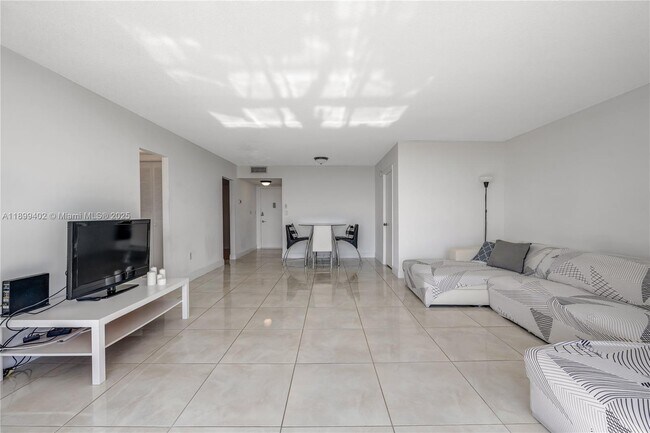 Photo - 2750 NE 183rd St Unidad 804