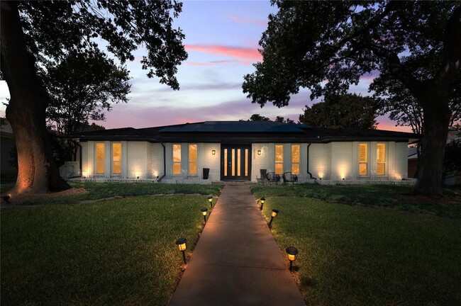 Beautiful 4-Bedroom Home in Plano - Beautiful 4-Bedroom Home in Plano