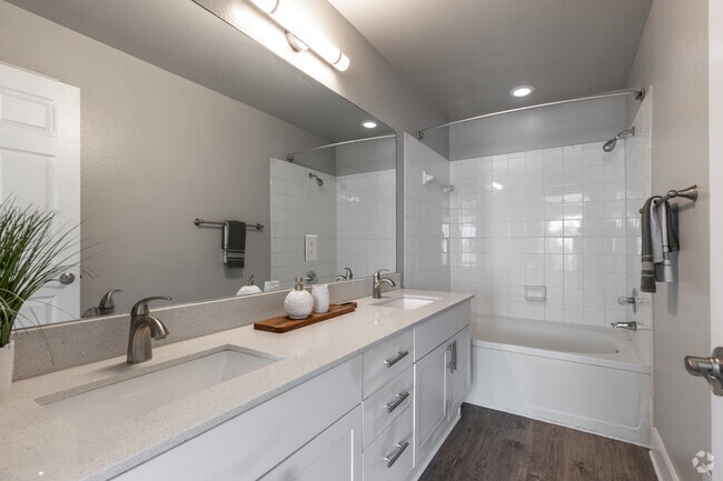 2BR, 2.5BA - 1,550SF - Bathroom - Shiloh Park