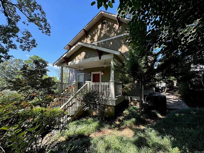 Building Photo - 3124 Kavanaugh Blvd Unit B
